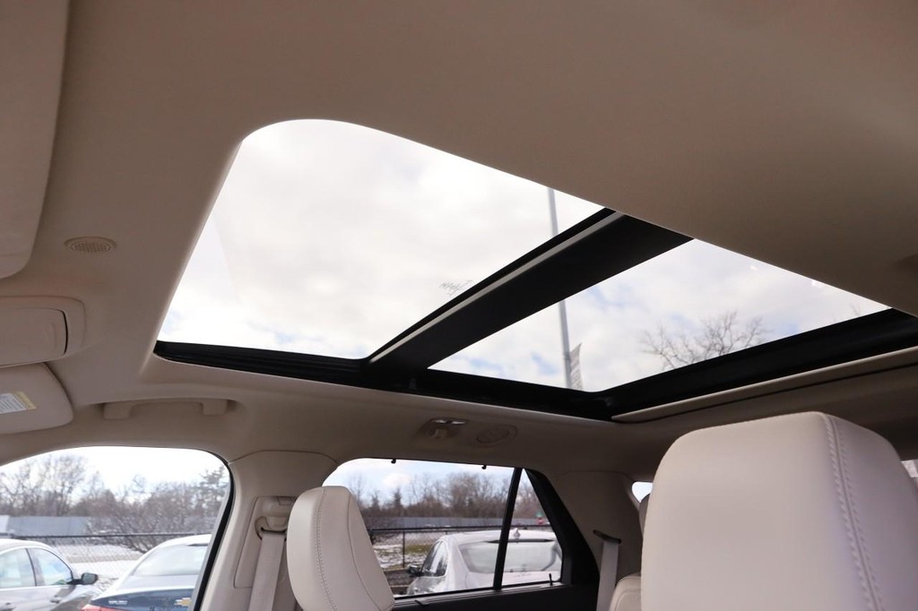 Ford Explorer Vehicle Image 09