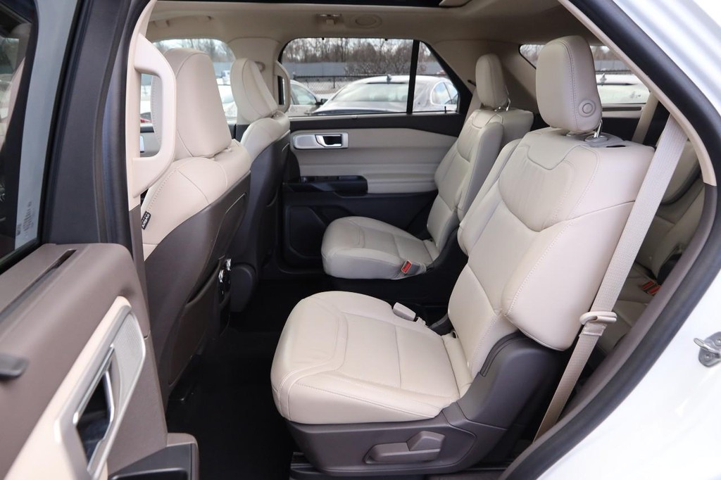 Ford Explorer Vehicle Image 11