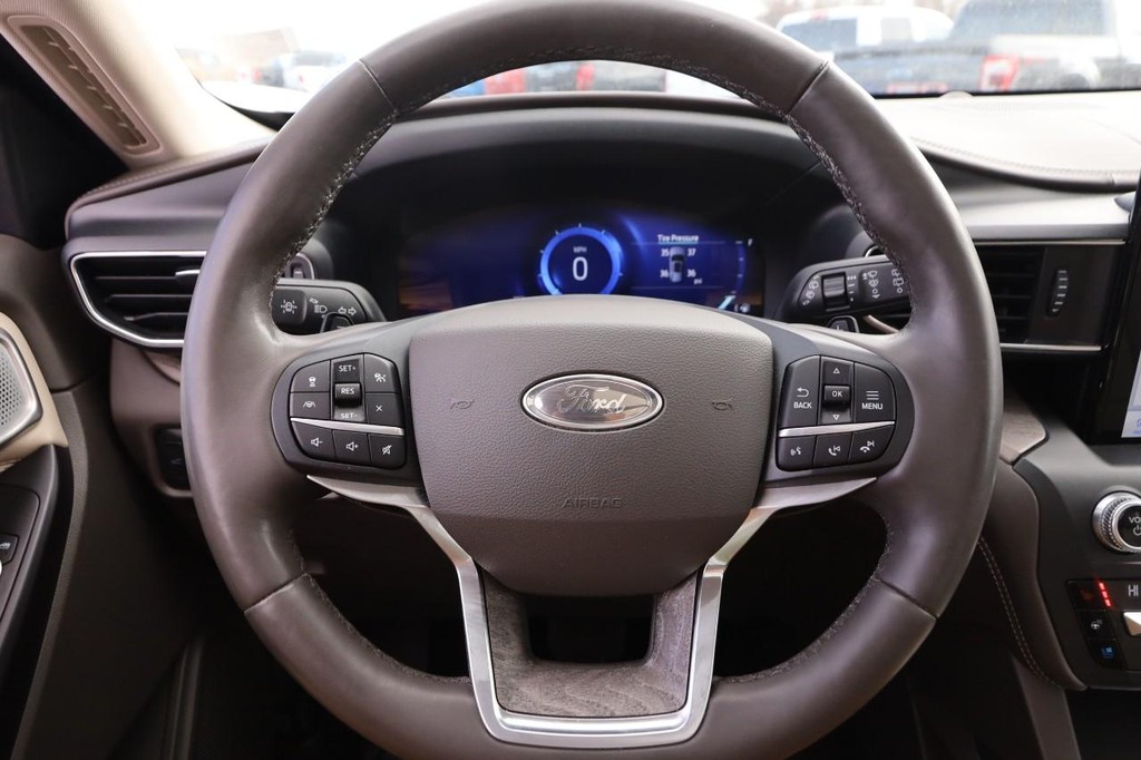 Ford Explorer Vehicle Image 13