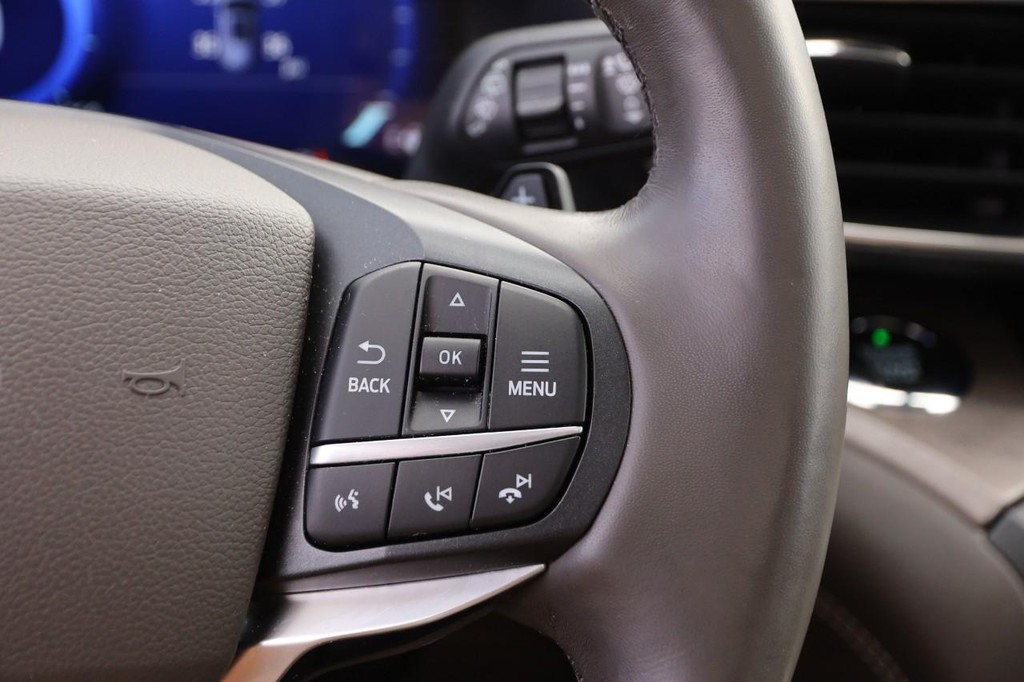 Ford Explorer Vehicle Image 14