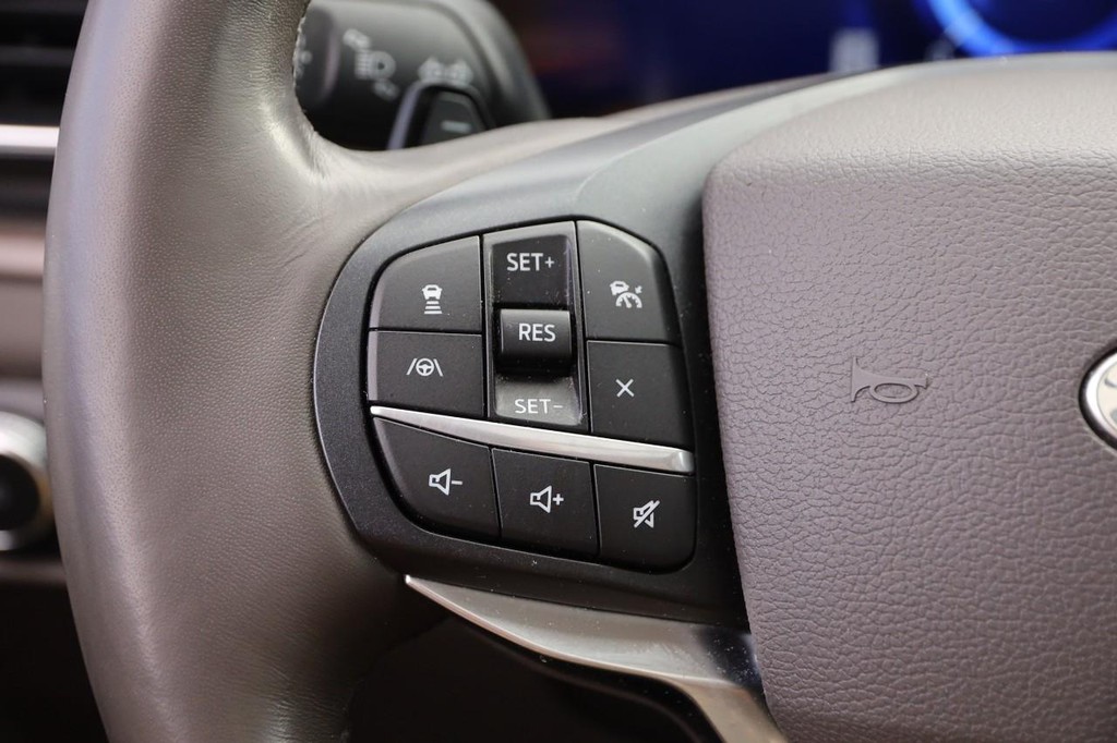 Ford Explorer Vehicle Image 15