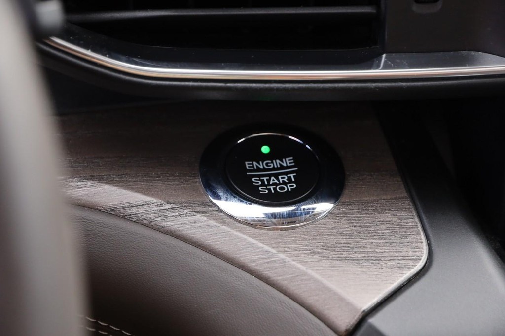 Ford Explorer Vehicle Image 17