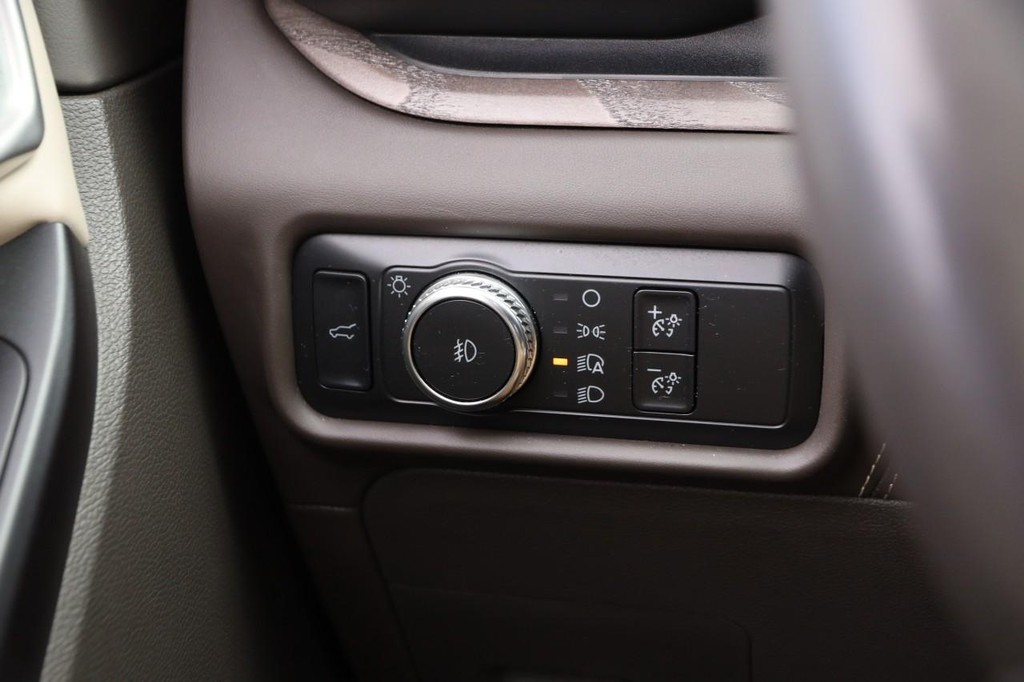 Ford Explorer Vehicle Image 22