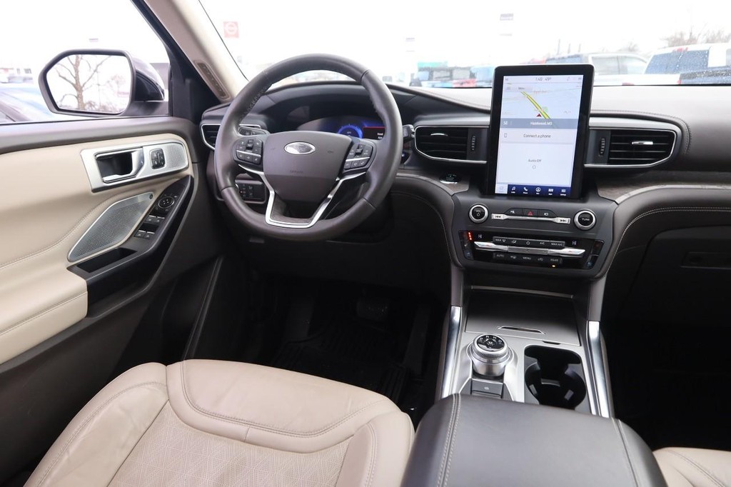 Ford Explorer Vehicle Image 24