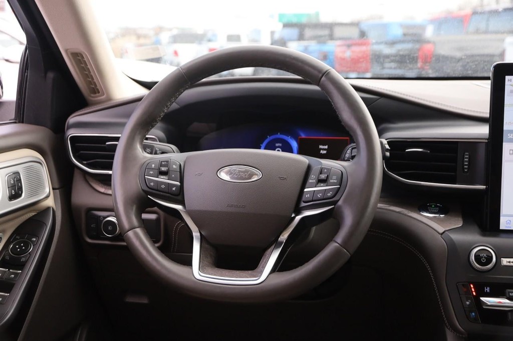 Ford Explorer Vehicle Image 25