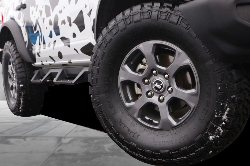 Ford Bronco Vehicle Image 03