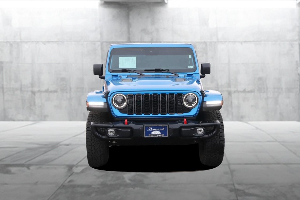 Jeep Gladiator Vehicle Image 04