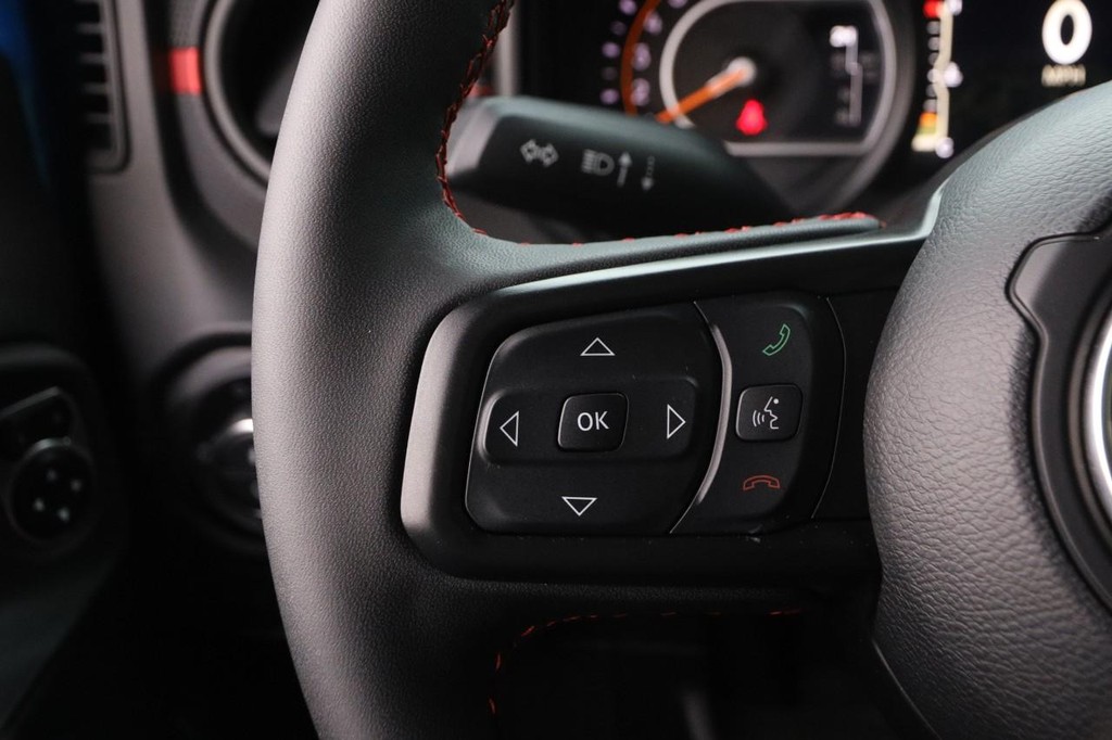 Jeep Gladiator Vehicle Image 11