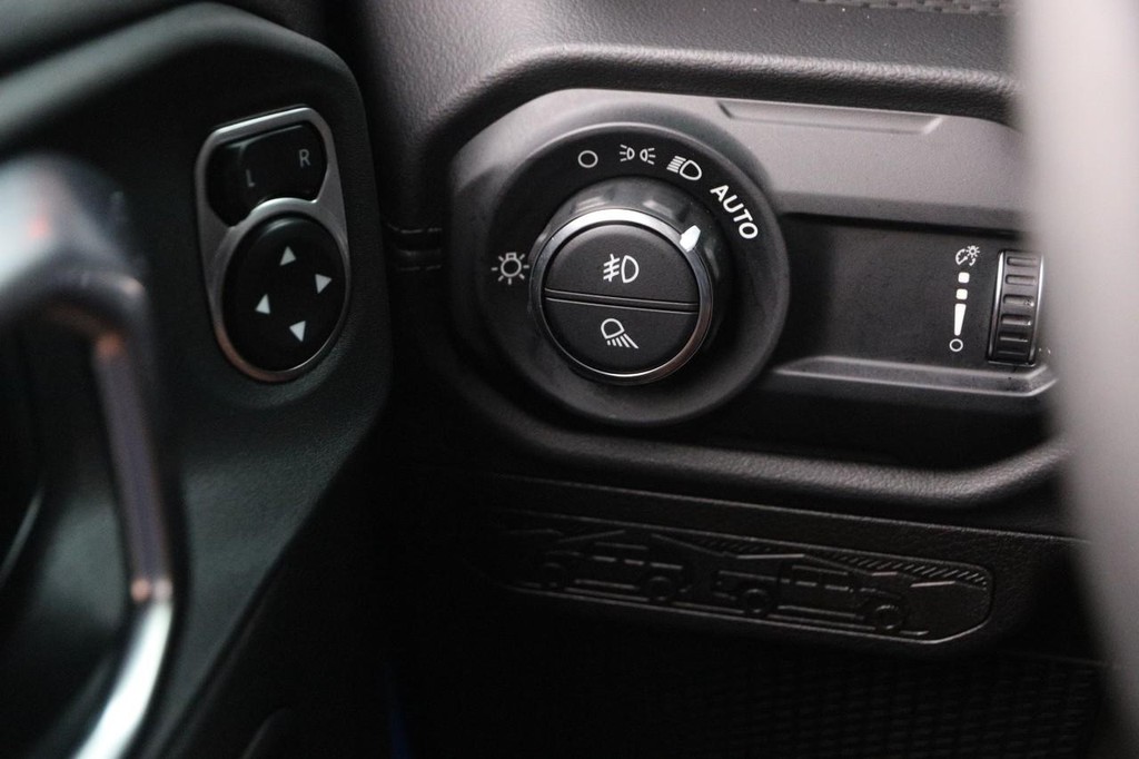 Jeep Gladiator Vehicle Image 20