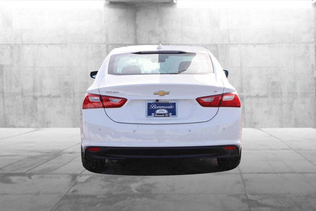 Chevrolet Malibu Vehicle Image 06