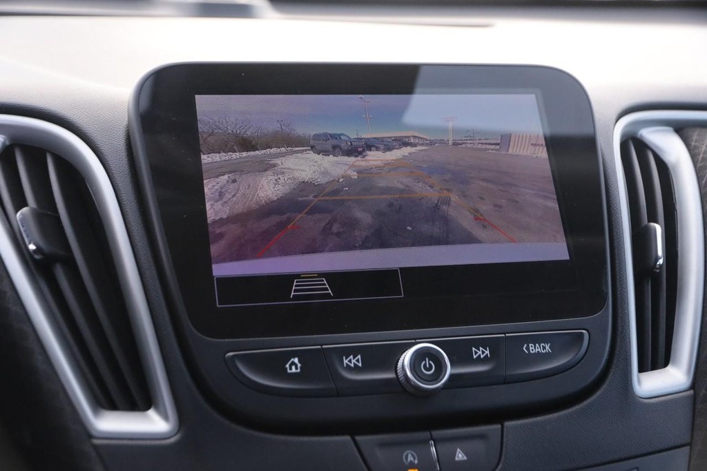 Chevrolet Malibu Vehicle Image 17