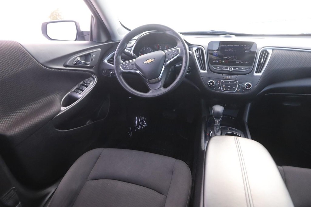 Chevrolet Malibu Vehicle Image 21