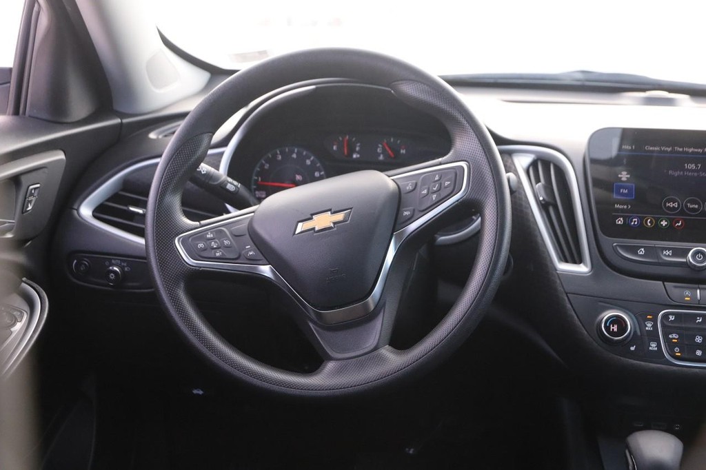 Chevrolet Malibu Vehicle Image 22