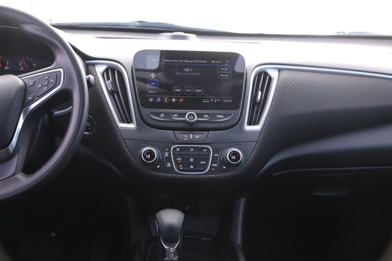 Chevrolet Malibu Vehicle Image 23