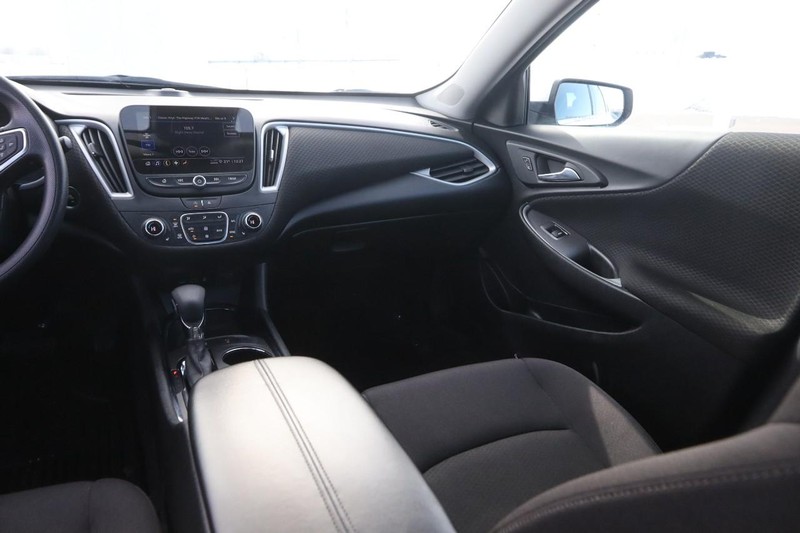 Chevrolet Malibu Vehicle Image 24