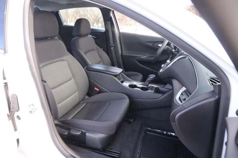 Chevrolet Malibu Vehicle Image 25