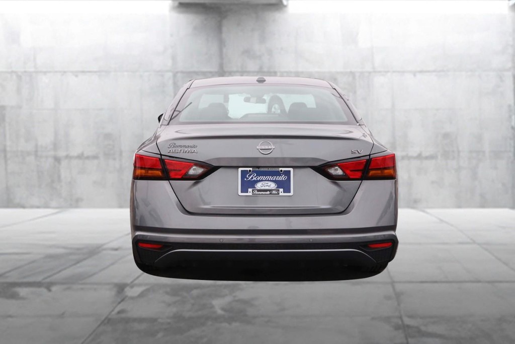 Nissan Altima Vehicle Image 06