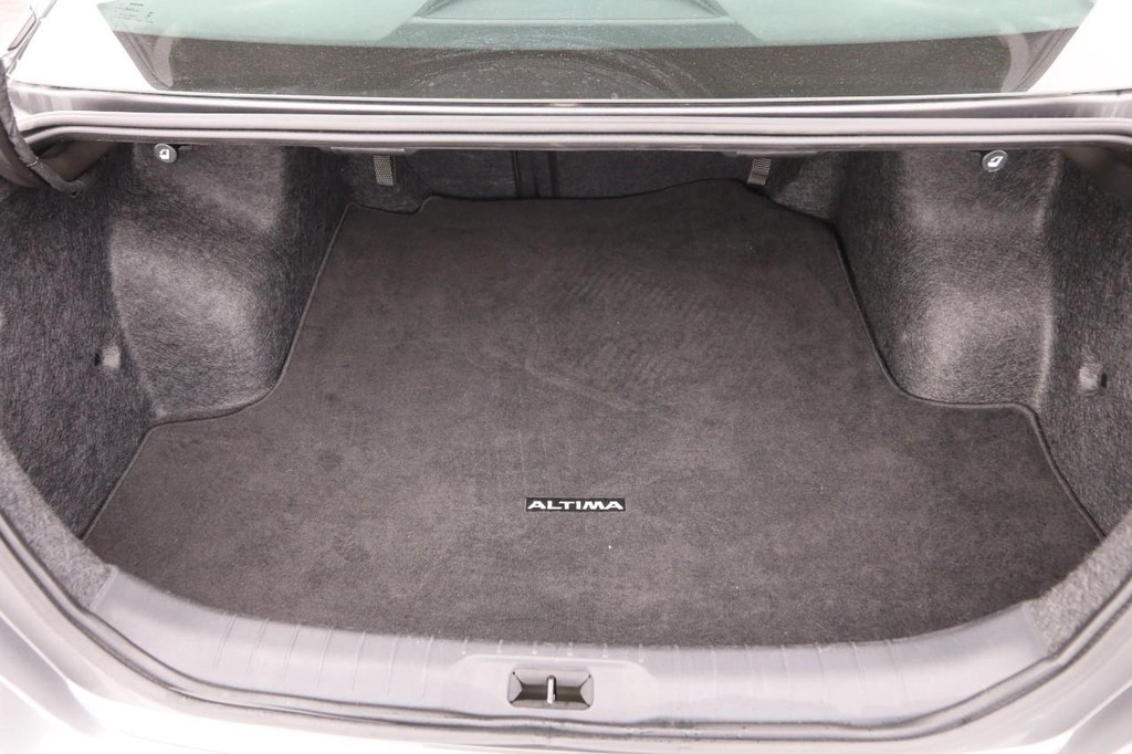 Nissan Altima Vehicle Image 07