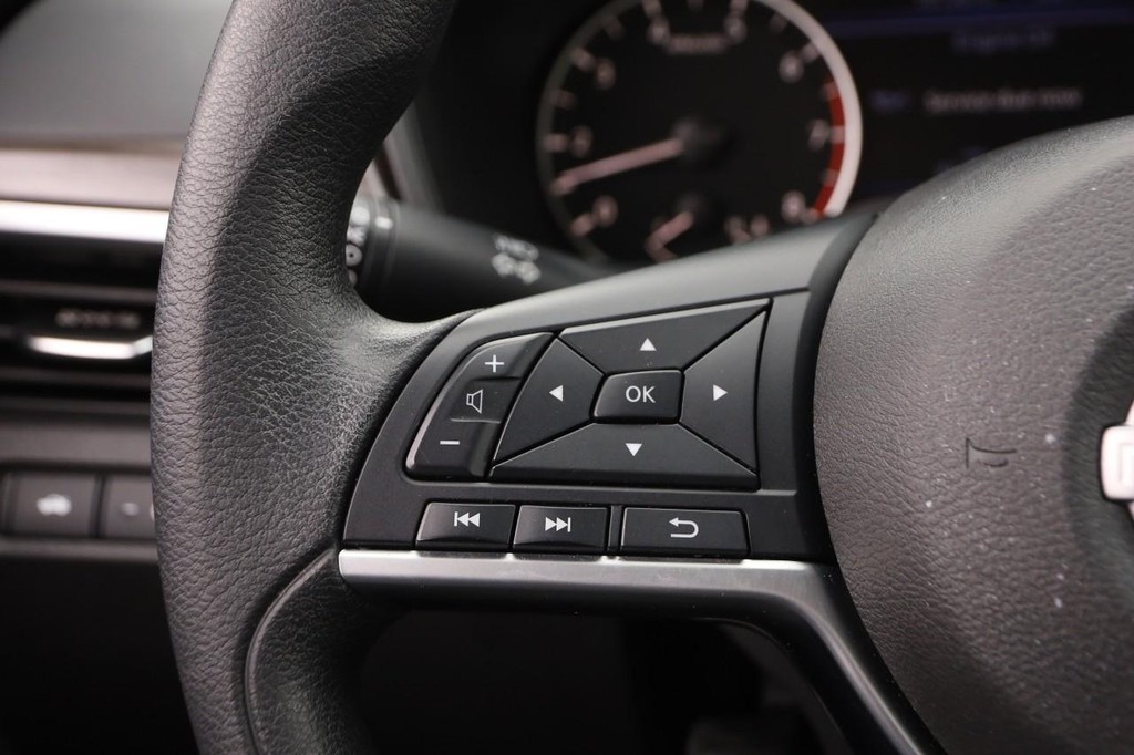 Nissan Altima Vehicle Image 11