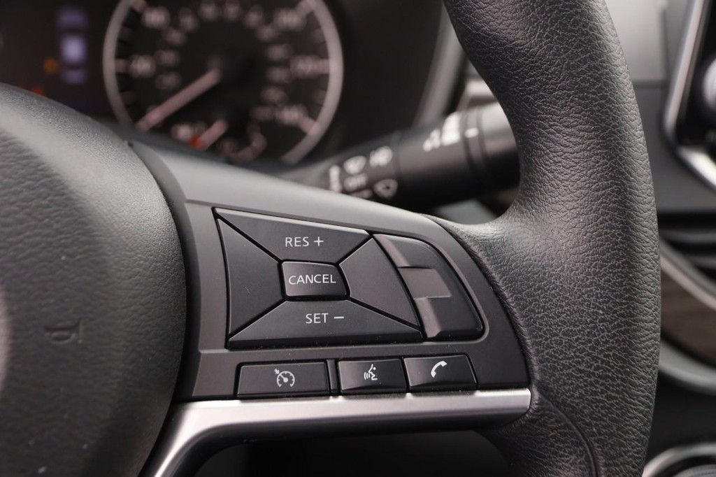 Nissan Altima Vehicle Image 12