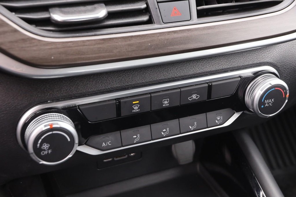 Nissan Altima Vehicle Image 17