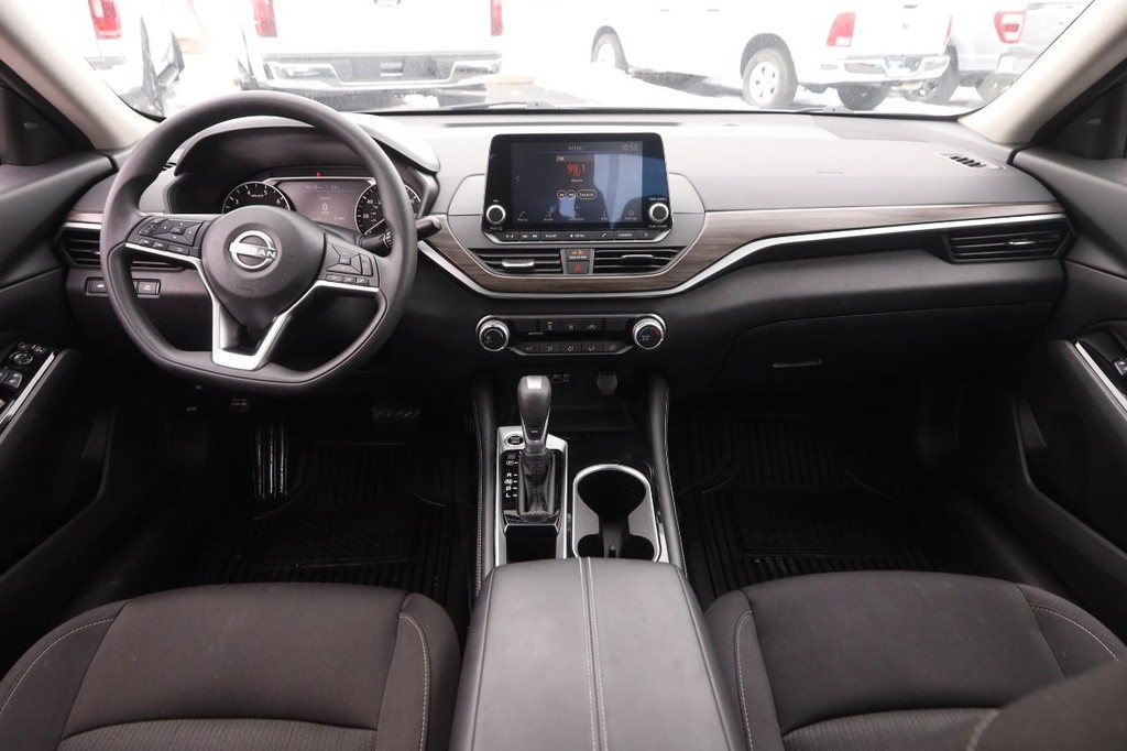 Nissan Altima Vehicle Image 19