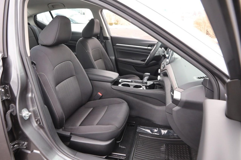 Nissan Altima Vehicle Image 24