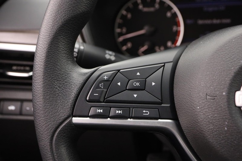 Nissan Altima Vehicle Full-screen Gallery Image 11