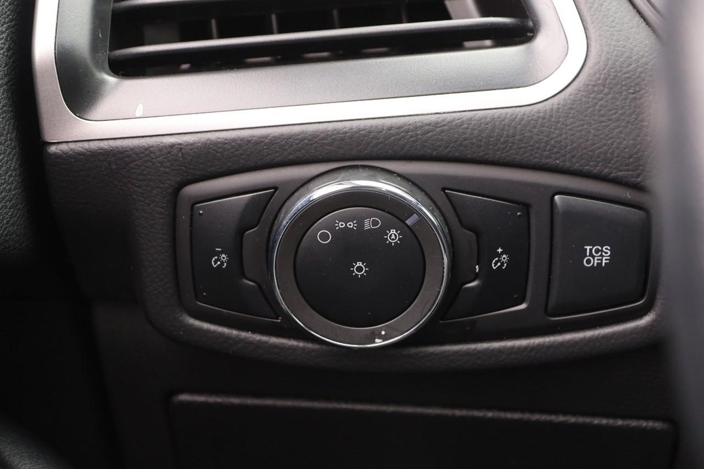 Ford Edge Vehicle Image 18