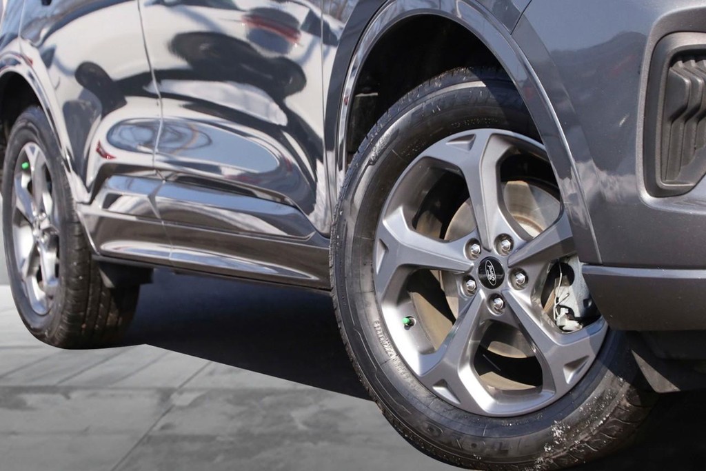 Ford Escape Vehicle Image 03