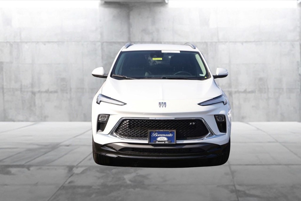 Buick Encore GX Vehicle Image 04