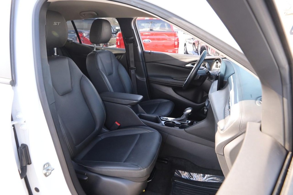 Buick Encore GX Vehicle Image 24