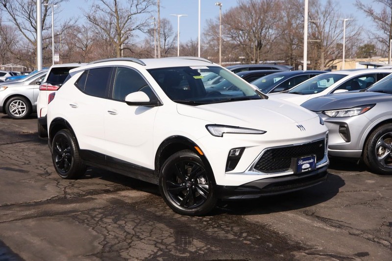 Buick Encore GX Vehicle Image 02