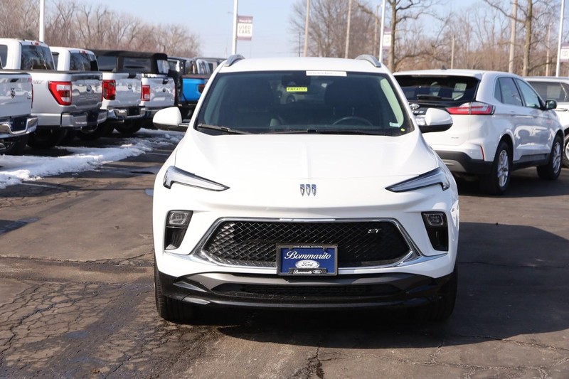 Buick Encore GX Vehicle Image 04