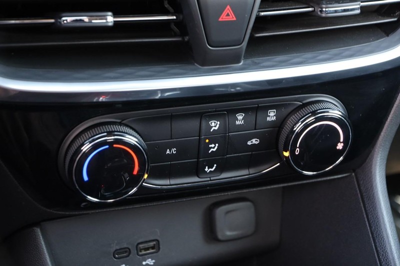 Buick Encore GX Vehicle Image 16