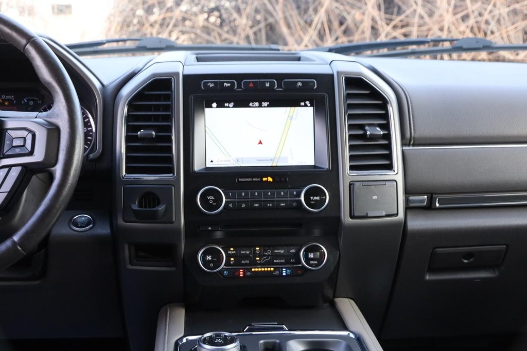 Ford Expedition Vehicle Image 24