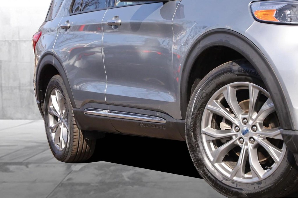 Ford Explorer Vehicle Image 03