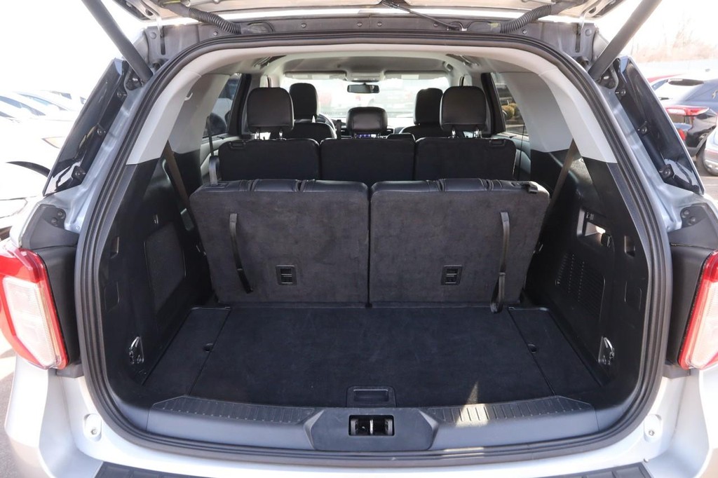 Ford Explorer Vehicle Image 07