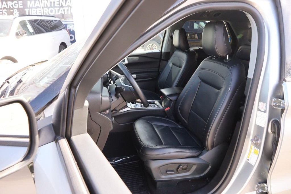 Ford Explorer Vehicle Image 09