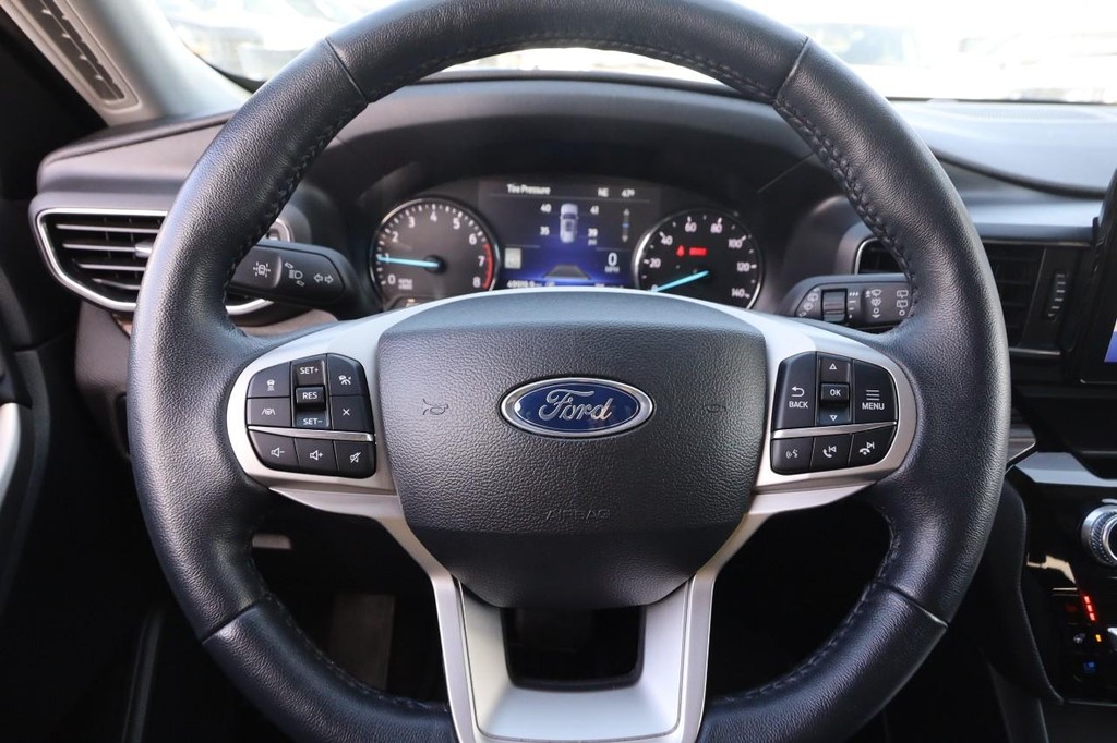 Ford Explorer Vehicle Image 12