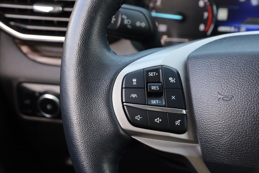 Ford Explorer Vehicle Image 13