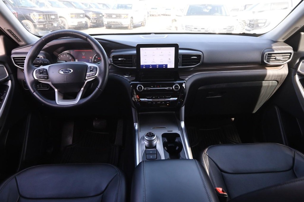 Ford Explorer Vehicle Image 22