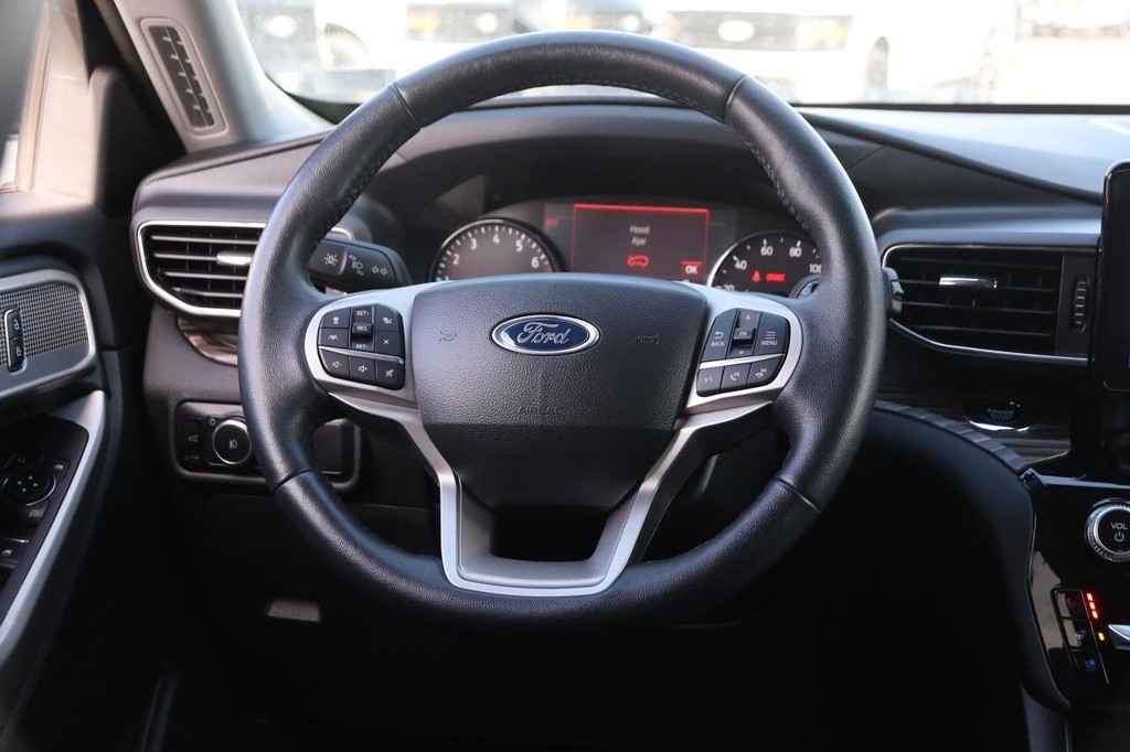 Ford Explorer Vehicle Image 24