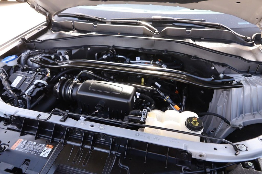 Ford Explorer Vehicle Image 28