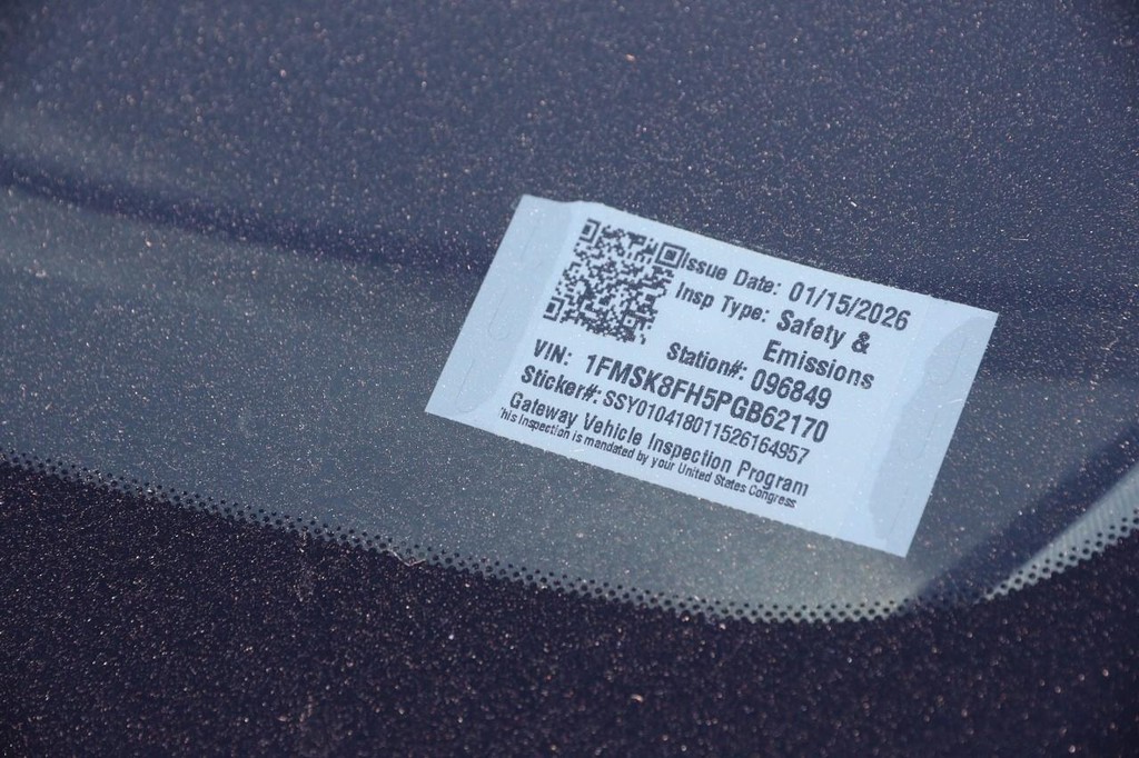 Ford Explorer Vehicle Image 30