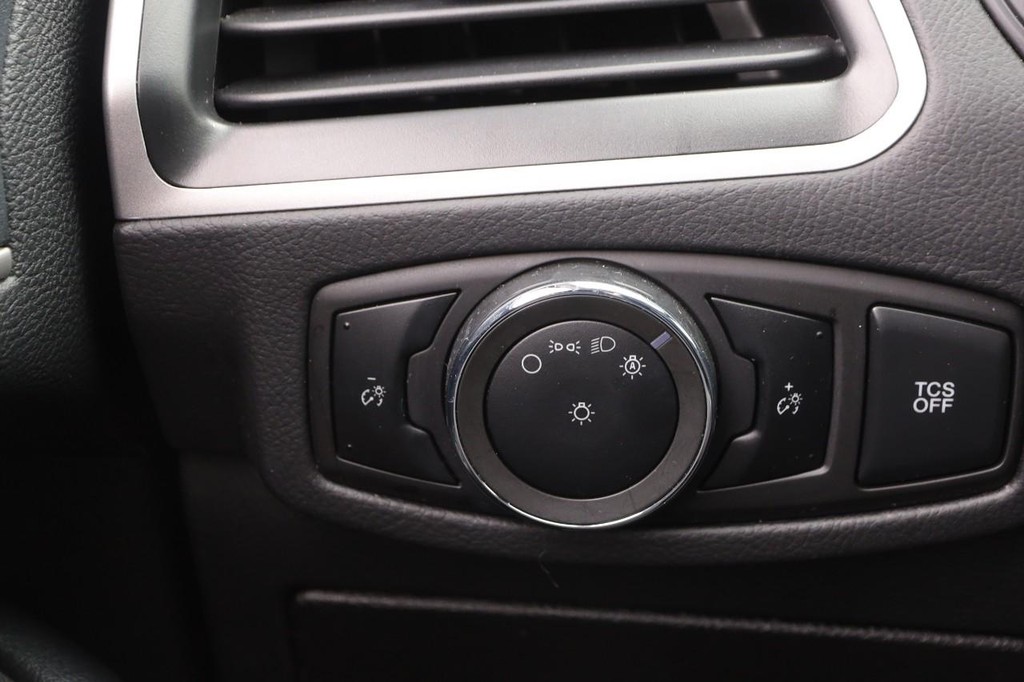 Ford Edge Vehicle Image 18