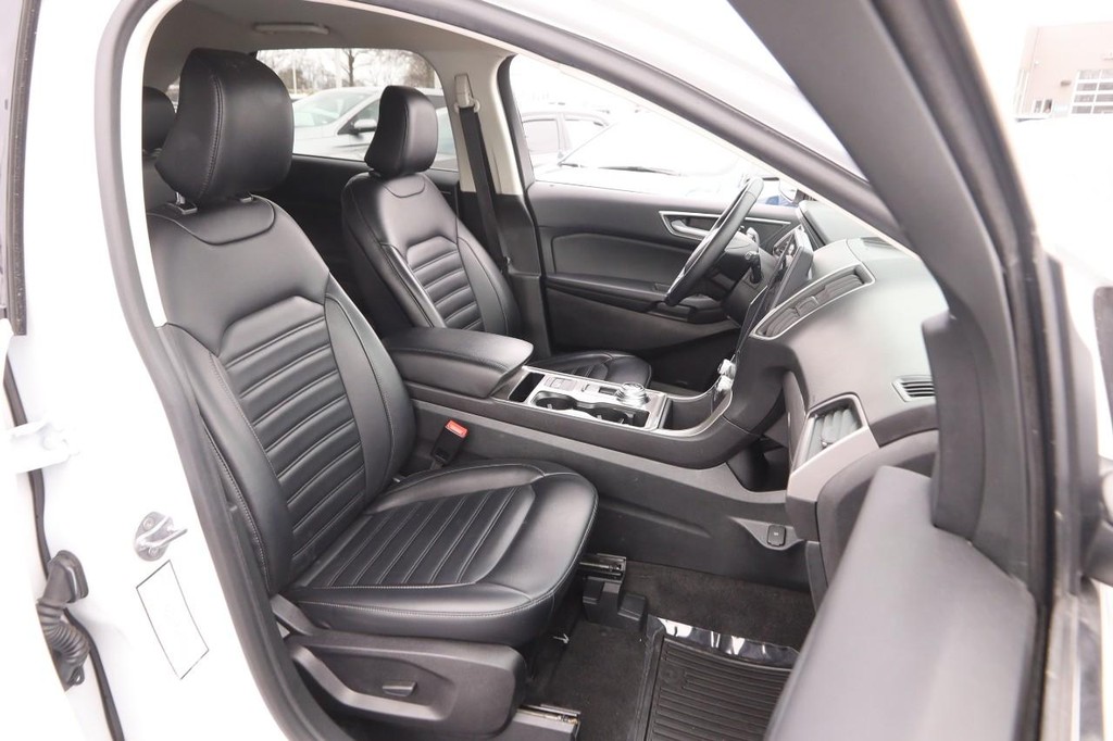 Ford Edge Vehicle Image 24