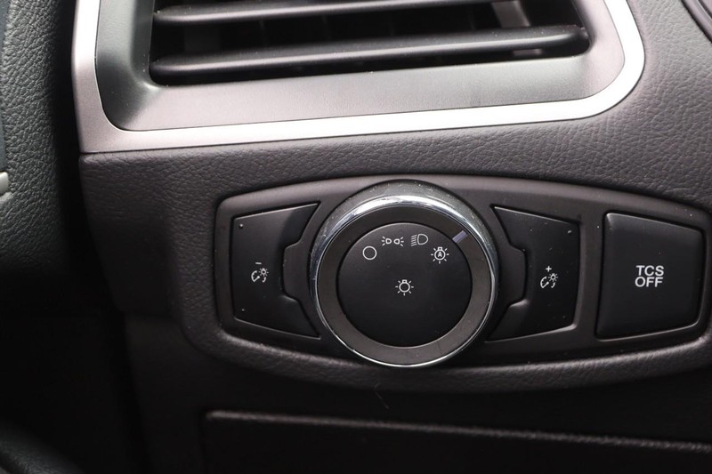 Ford Edge Vehicle Image 18