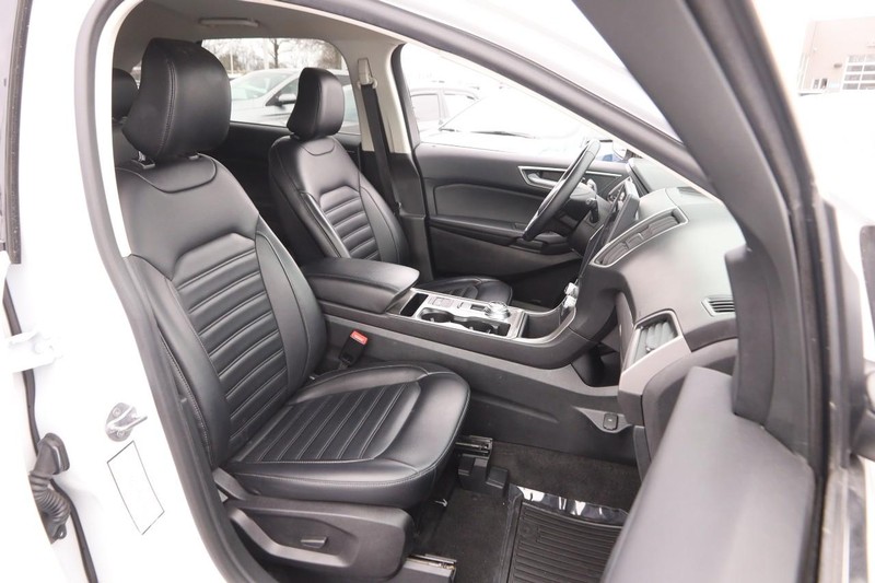 Ford Edge Vehicle Image 24