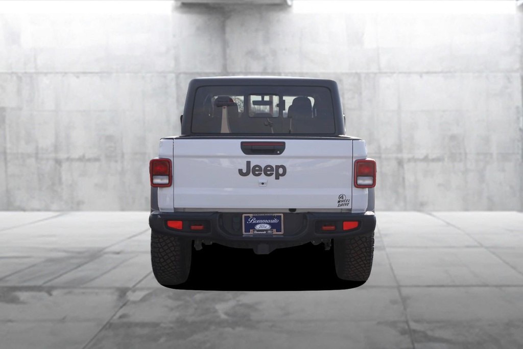 Jeep Gladiator Vehicle Image 06